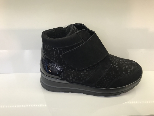 M-Sarah 807802 316 001